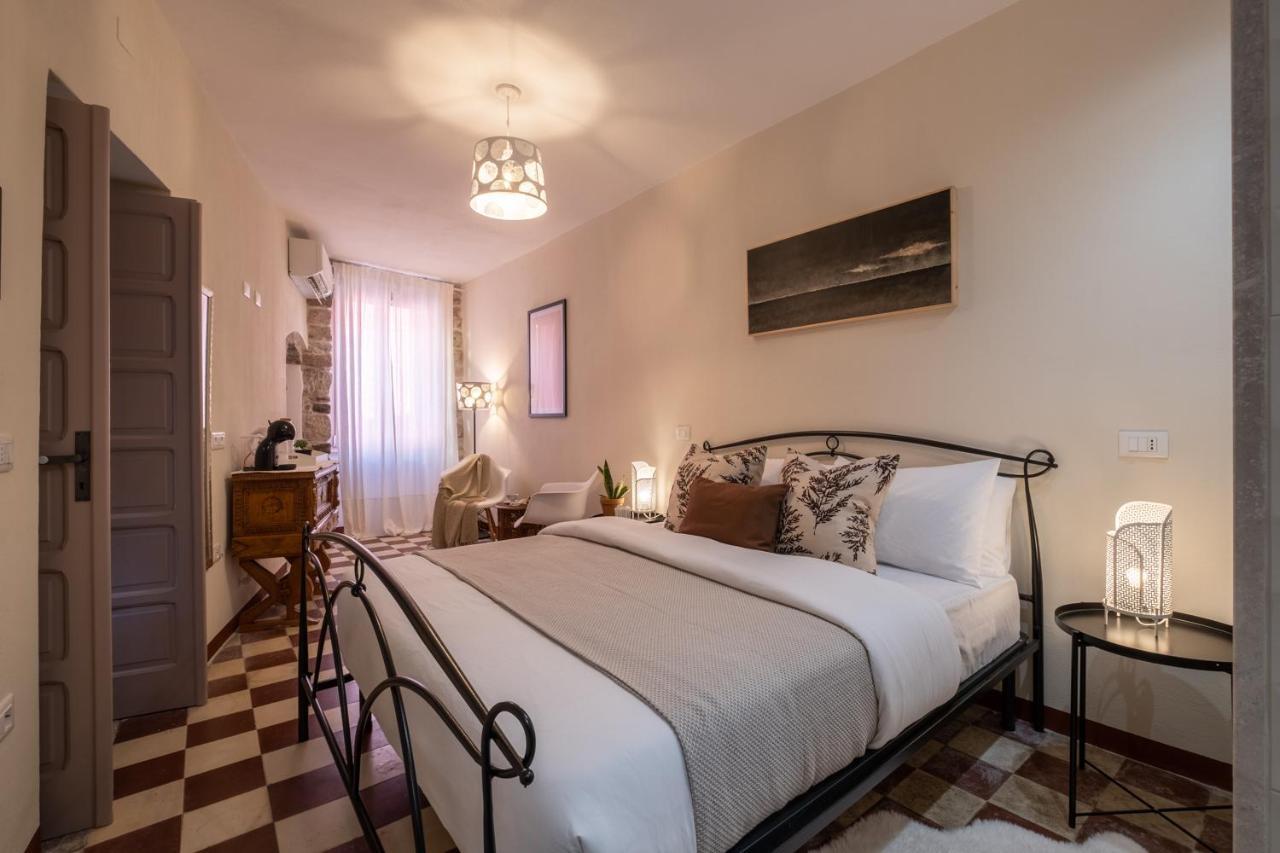 Dimora Sant'Ignazio Guest House Боза Екстериор снимка
